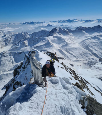 La Vièrge au sommet