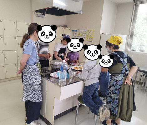 子どもたちも初めてのお重づくりにワクワク