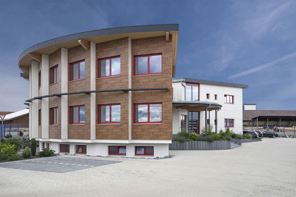 Neubau eines Bürogebäudes in Sägezahnform