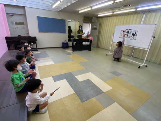 どれみLABO　幼稚園リトミック　お習字