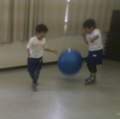 ころころころ 絵本 幼稚園 ボール リトミック どれみ音楽教室
