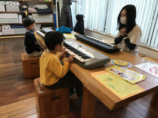 どれみLABO リトミック みんなのどれみ プレピアノ グループレッスン