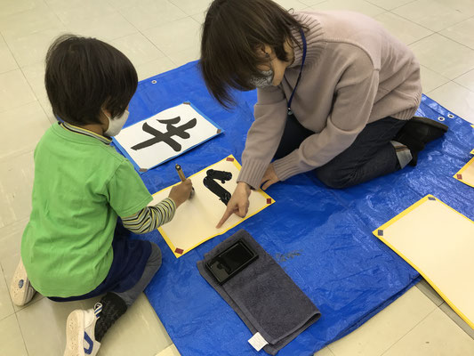 どれみLABO　幼稚園リトミック　お習字