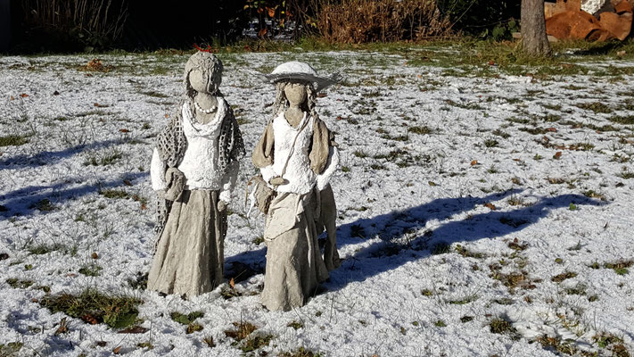 Zwei Mädchen im Schnee