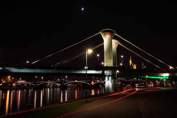 Oppenheimer_Dr_Christa_Mainbrücke nachts