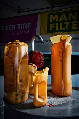 Ancona Franca_oil cans
