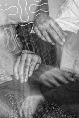 Ancona Franca - linked arms