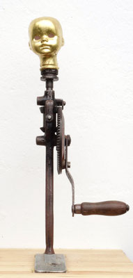Enfant mécanique, 2013, métal, bois, porcelaine et or, 45 x 18 x 18 cm