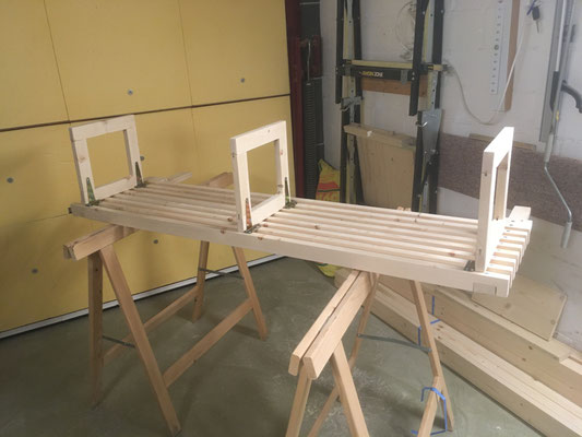 Montage der umlegbaren Beine