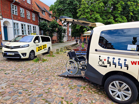 Taxi mit Rampe für Rollstühle