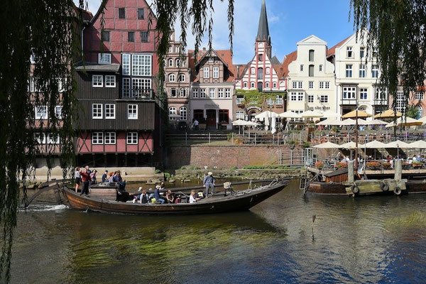 Ilmenau mit Stintmarkt und Ewer