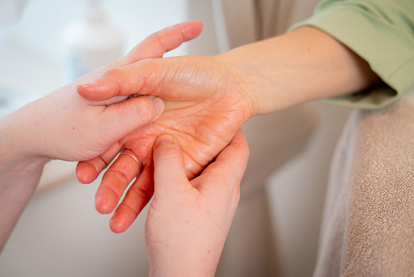 Entspannende Handmassage - Fußpflege Bianca