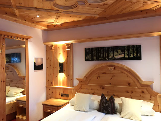 zirbenzimmer hotel mariandl singender wirt bayerischer wald wellness wellnesshotel elisabethszell hotelmariandls webseite