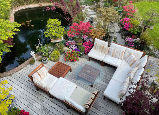 Koiteich mit Terrasse