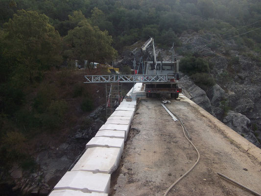 Les pierres, en Limeyra, en attentes d'être calées.