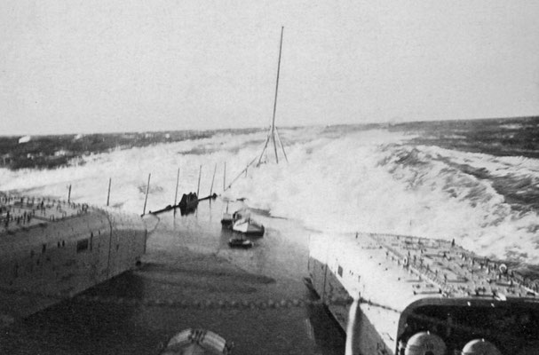 Überkommende Brecher verursachten einen Kurzschluss in der Torpedoanlage.