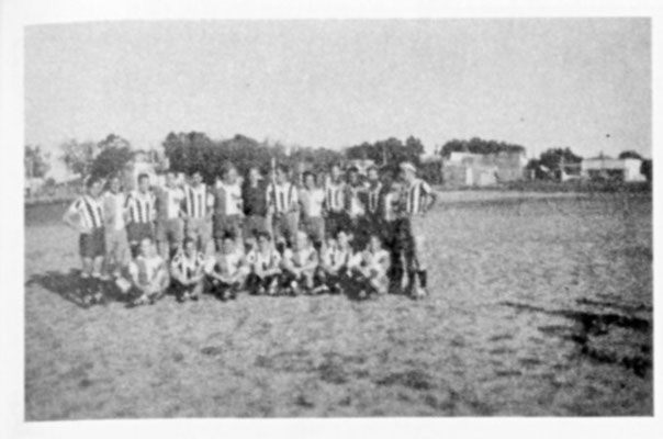 Eine eigene Fußballmannschaft.