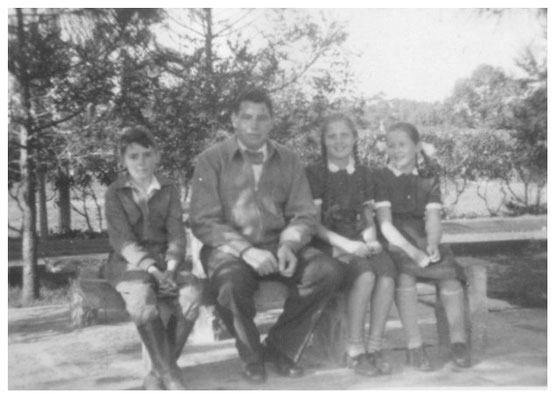 A. Fennekohl mit den Kindern der Familie Schmidt.