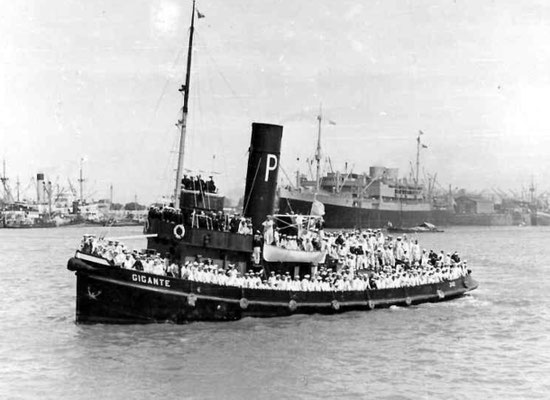 Schlepper "Gigante". Schlepperdienst "La Porteña".