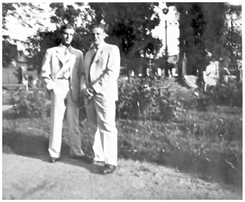 Mein Vater und Onkel Helmuth.