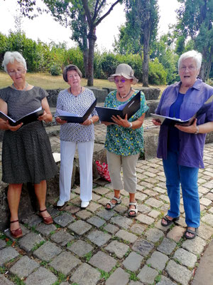 Und hier die "Amseln" im Chor - von wegen "Alt" :-)