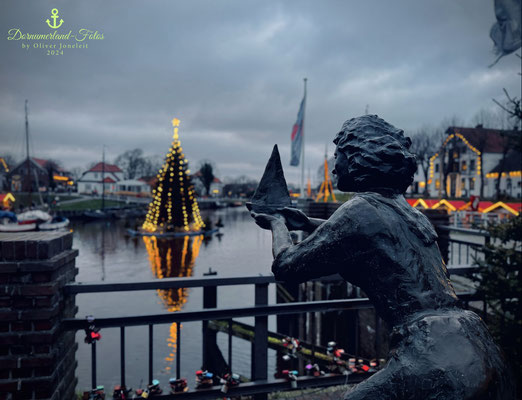 Der "Schwimmende Weihnachtsbaum" in Carolinensiel