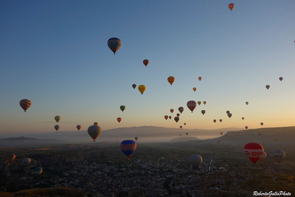 L'alba in Cappadocia