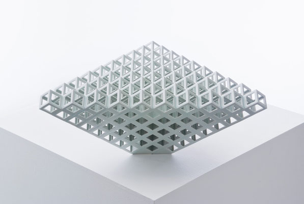 Lattice receptacle‐錐体のスクリーン 2 , 2009, Porcelain, h.25×w.63×d.56㎝ 