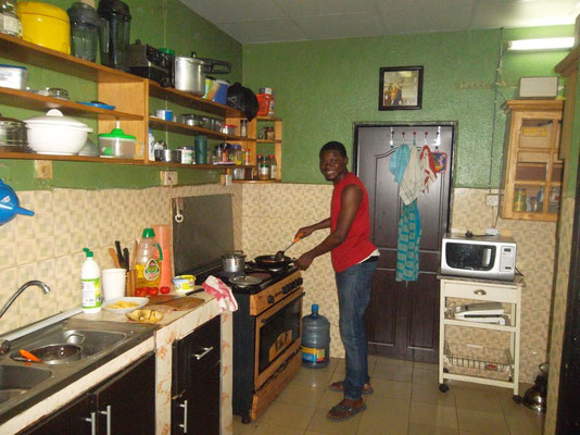 Dominique bij Mary in de keuken