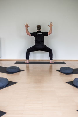 Fred bei Yoga-Übung