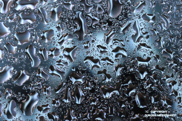 Wassertropfen auf Glas