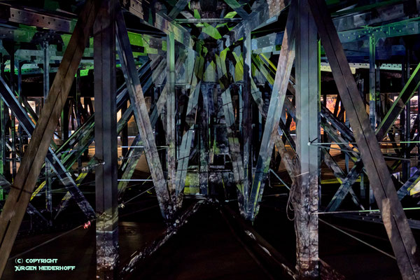 Projektion auf Stahlgerüst (Gasometer- Oberhausen)