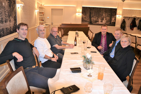 links: Markus Marchsteiner, Günter Armberger, Helmut Deim, rechts: Jutta Armberger, Mag. Markus Gerstbauer, Obmann Ing. Leopold Deimel