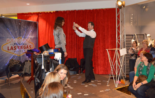 Zauberer Bad Mergentheim, Zauberkünstler Bad Mergentheim, Mentalist Bad Mergentheim, Magier Bad Mergentheim, Tischzauberer Bad Mergentheim, Mentalshow Bad Mergentheim, Hochzeit, Geburtstag, Firmenevent, Bad Mergentheim, Zauberer, Mentalist, Mentalmagie