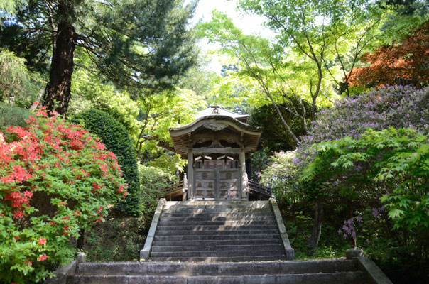 お頂骨堂（六角堂）