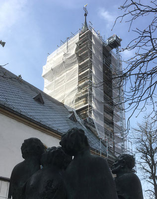 Evangelische Martinskirche Pfullingen mit Turmgerüst