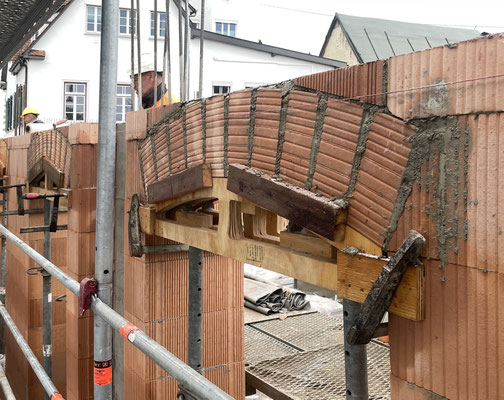 Rathaus Pfullingen, Ausführung der ersten Sehmentbögen