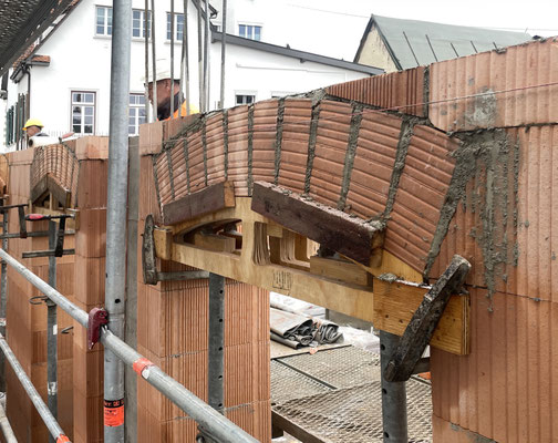 Rathaus Pfullingen, Ausführung der ersten Segmentbögen