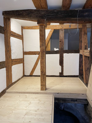 Altes Schulhaus Tübingen-Derendingen, Garderobe mit Kellerabgang