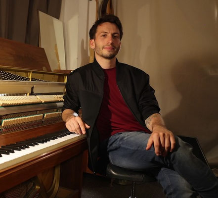 Klavierunterricht (Klassik, Jazz, Improvisation, Pop) ind Friedrichshain bei Dante Uccello