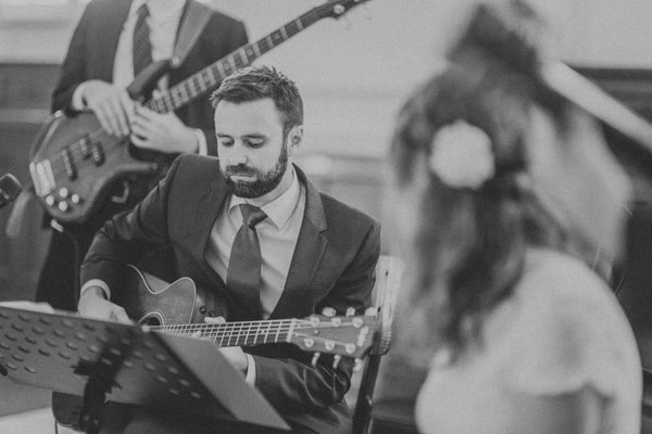 Sebastian Mayr Hochzeit Akustik Live Musik Gitarre Gesang Freie Trauung