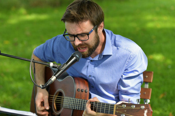 Sebastian Mayr Hochzeit Akustik Live Musik Gitarre Gesang Freie Trauung