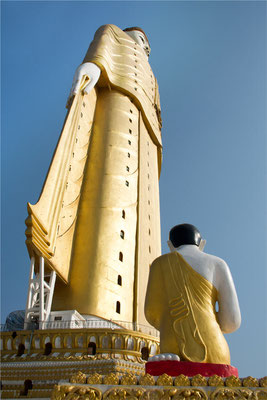 Monywa - Bodhi Tataung 01 - Bouddha debout