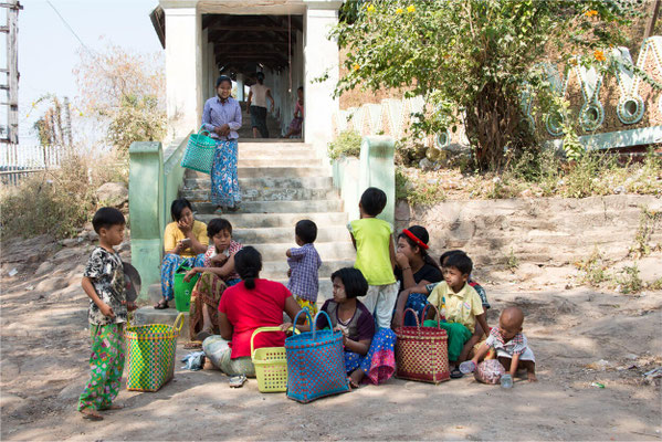 Monywa - Grottes de Po Win Taung 01