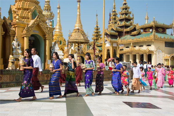 Yangon - Pagode Shwedagon - Noviciat 01