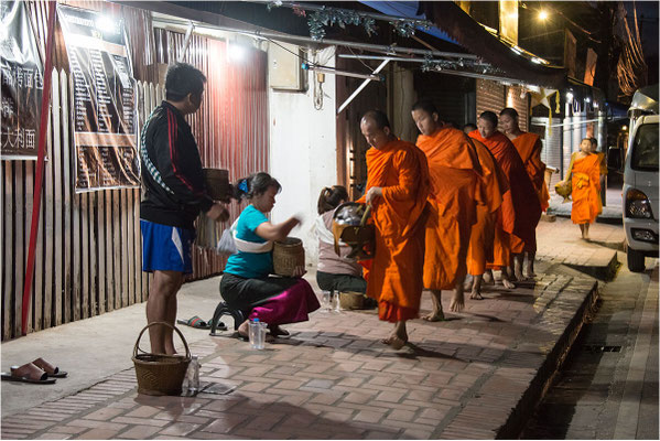 Luang Prabang - Rituel Bouddhique - 03