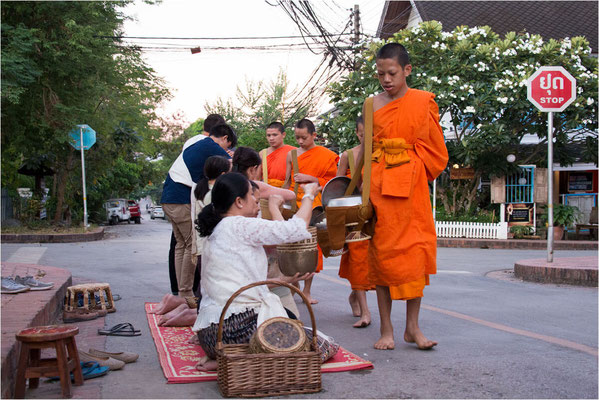 Luang Prabang - Rituel Bouddhique - 07