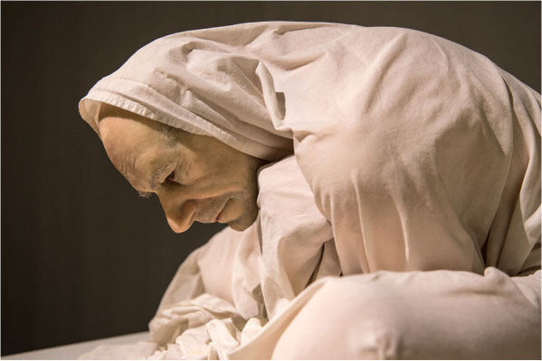 Hyperréalisme 29 - Ron Mueck - Man in a sheet