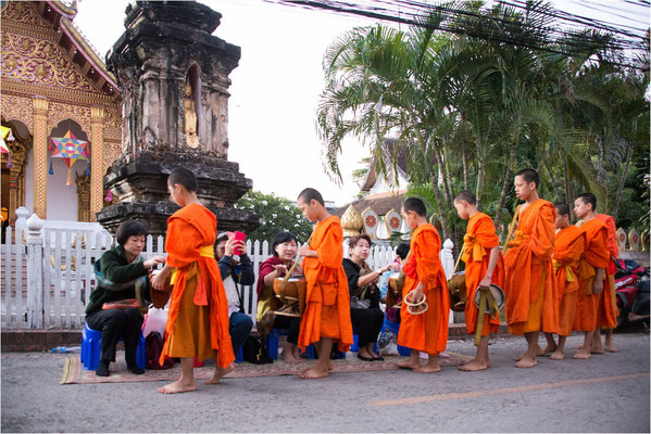 Luang Prabang - Rituel Bouddhique - 08