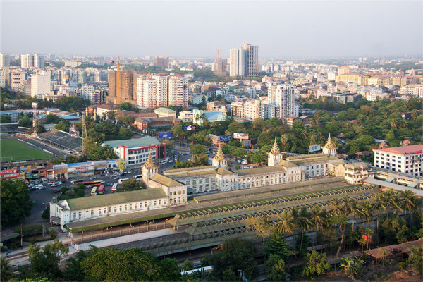 Yangon- Ville 01 - La gare vue depuis la Sakura tower
